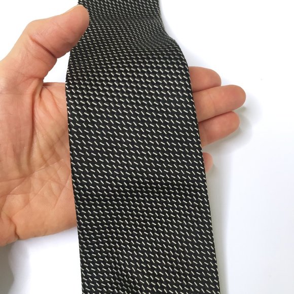 Excellent Giorgio Armani Tie 100% Silk, Made In Italy, Black and White Pattern - Picture 10 of 13